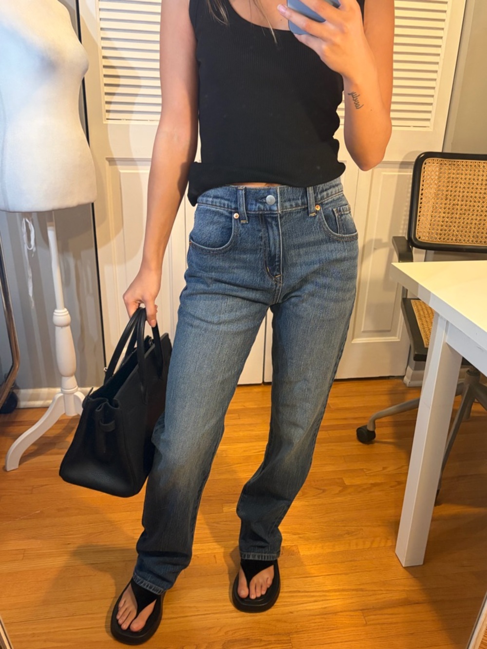 Evereve Straight Leg Jeans in Medium Blue Wash